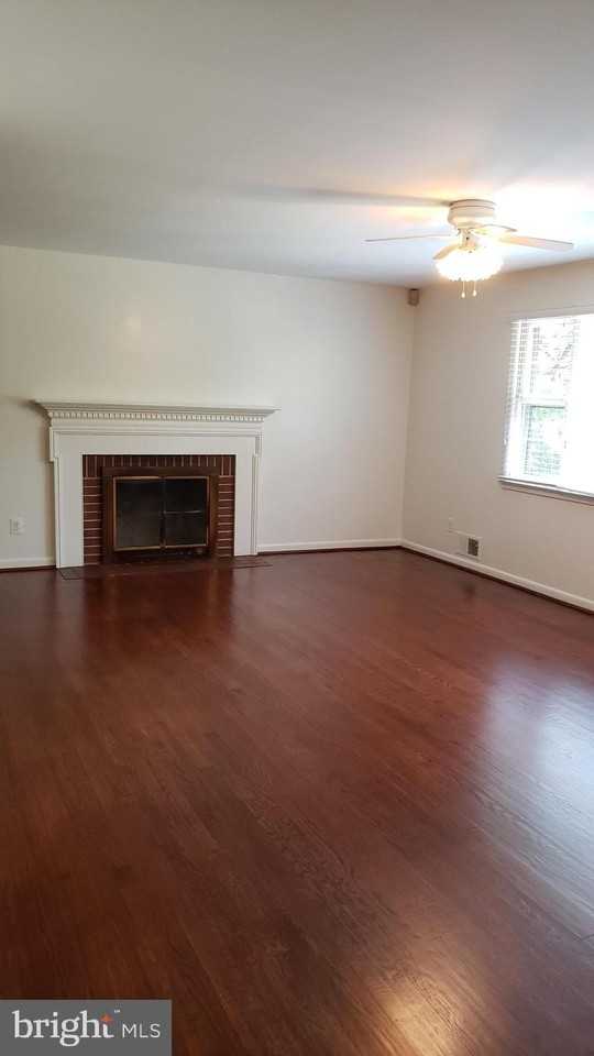 6916 Churchill Rd - Photo 7 of 32