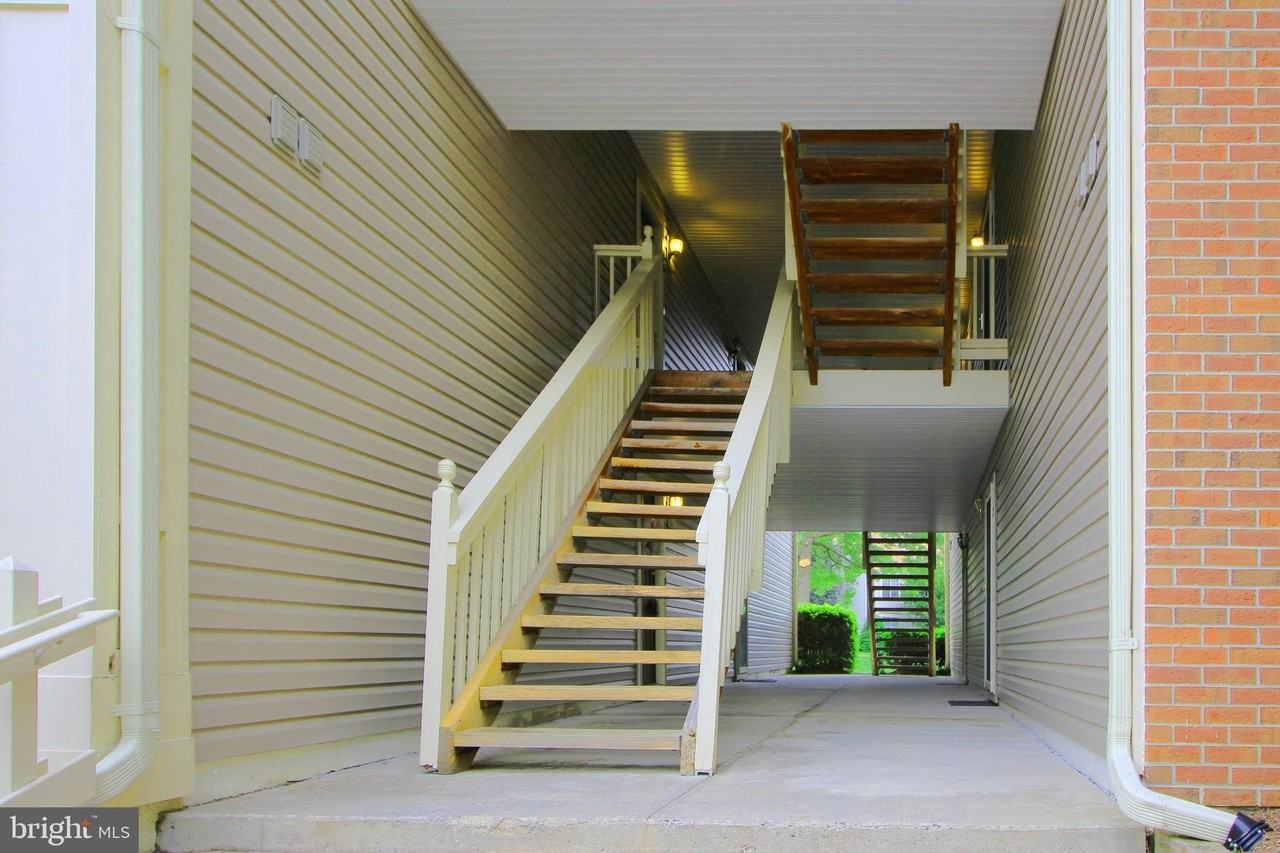 3801 Ridge Knoll Ct #210A - Photo 4 of 37