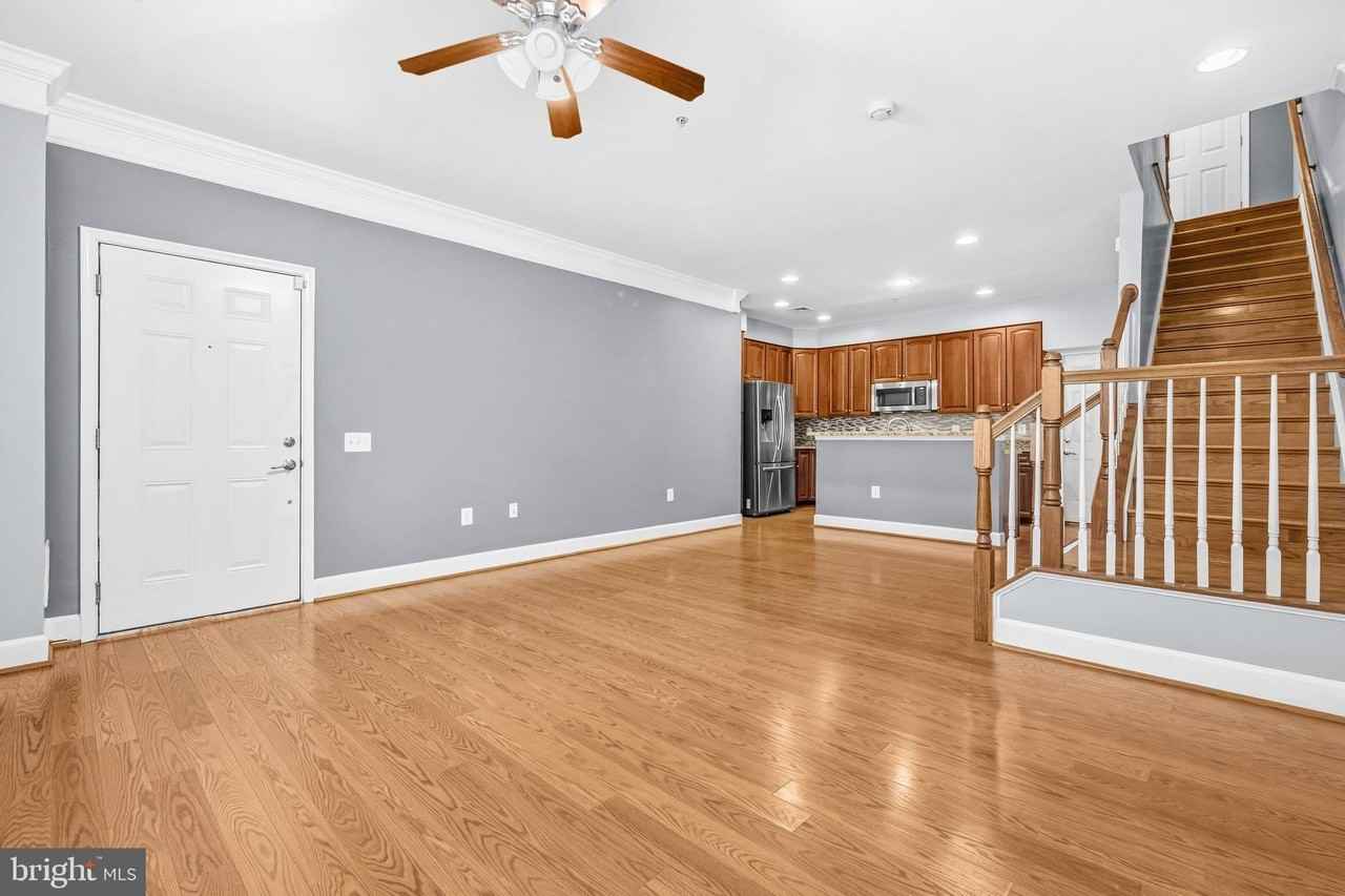 2392 Brookmoor Ln - Photo 3 of 19