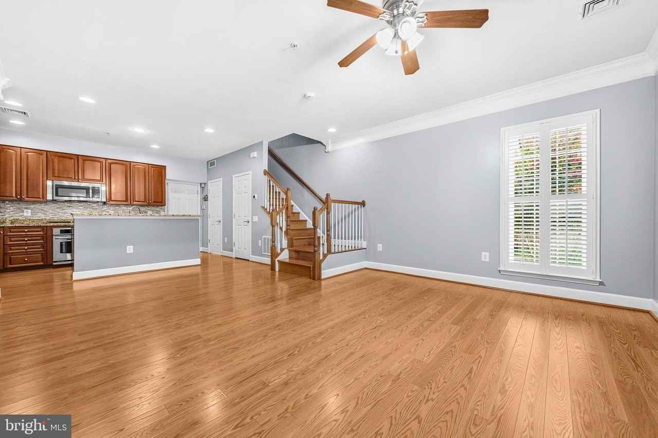 2392 Brookmoor Ln - Photo 4 of 19