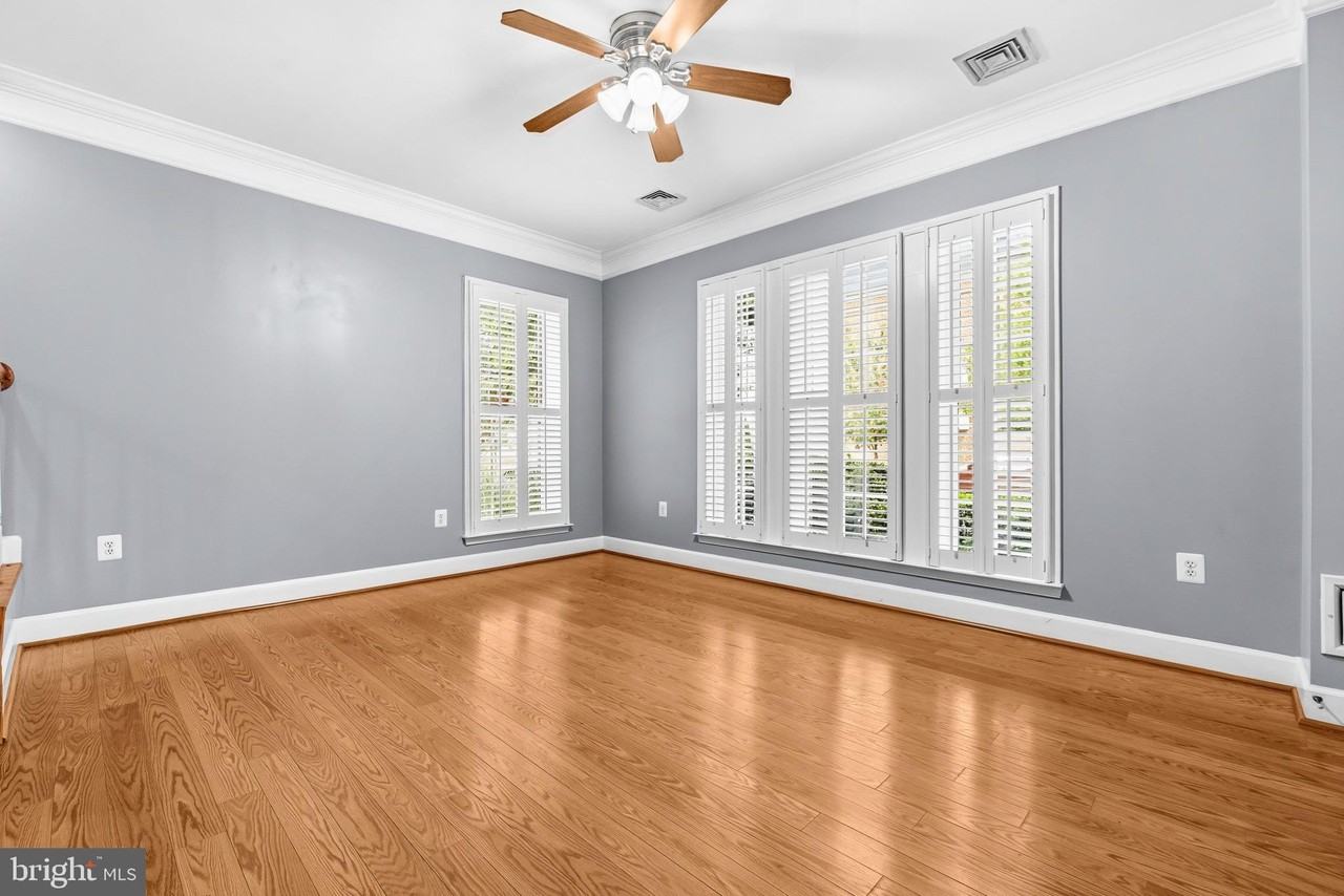 2392 Brookmoor Ln - Photo 5 of 19