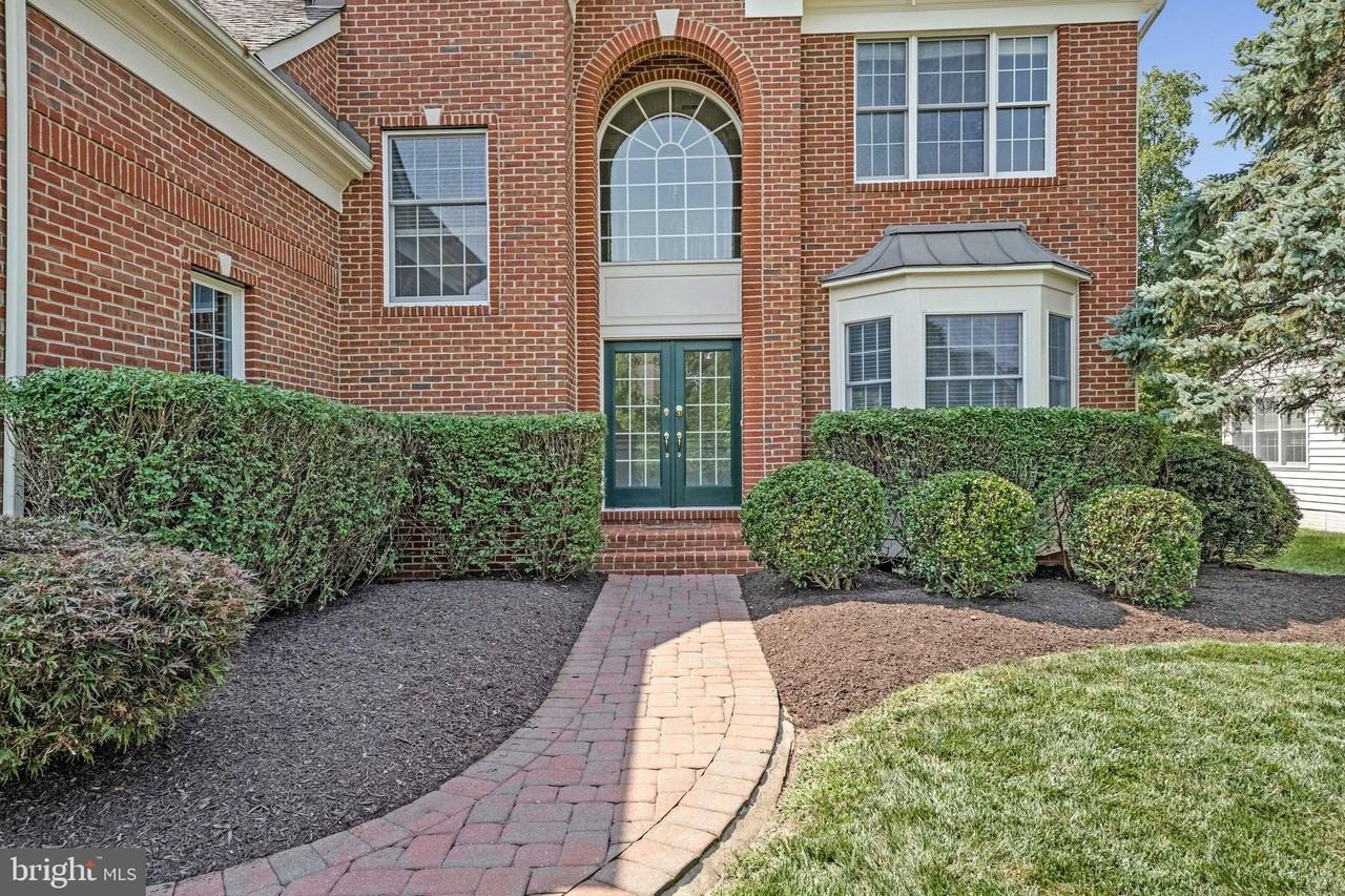 5834 Seven Pines Ct - Photo 2 of 46