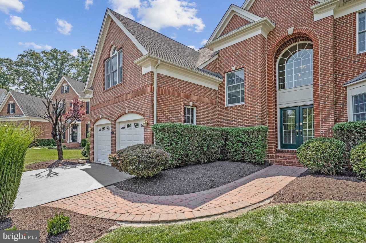 5834 Seven Pines Ct - Photo 3 of 46