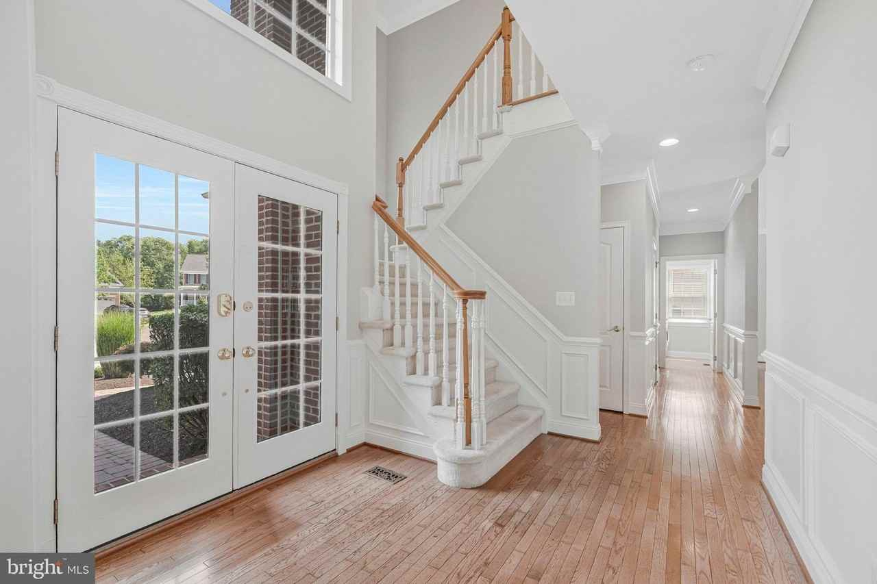 5834 Seven Pines Ct - Photo 5 of 46
