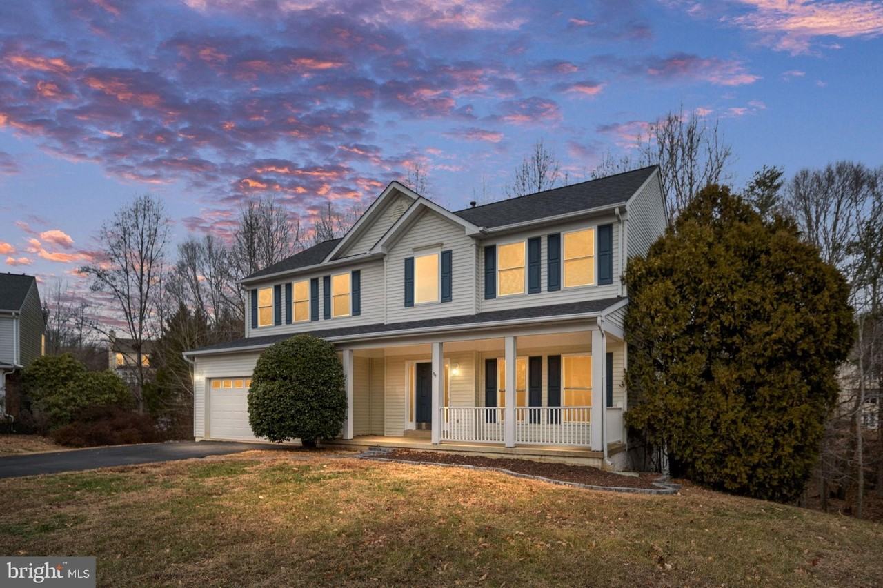 8 Newport Ct - Photo 2 of 50