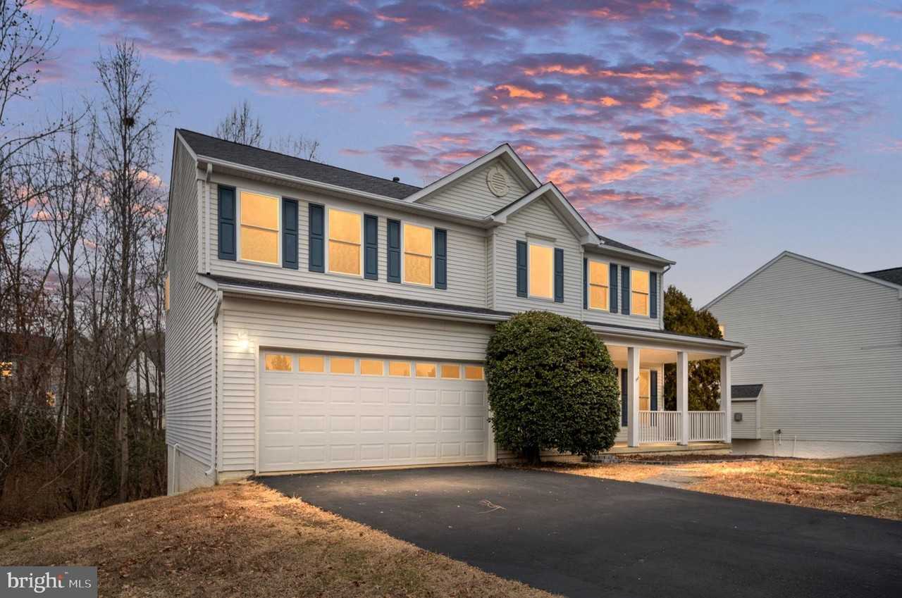 8 Newport Ct - Photo 3 of 50