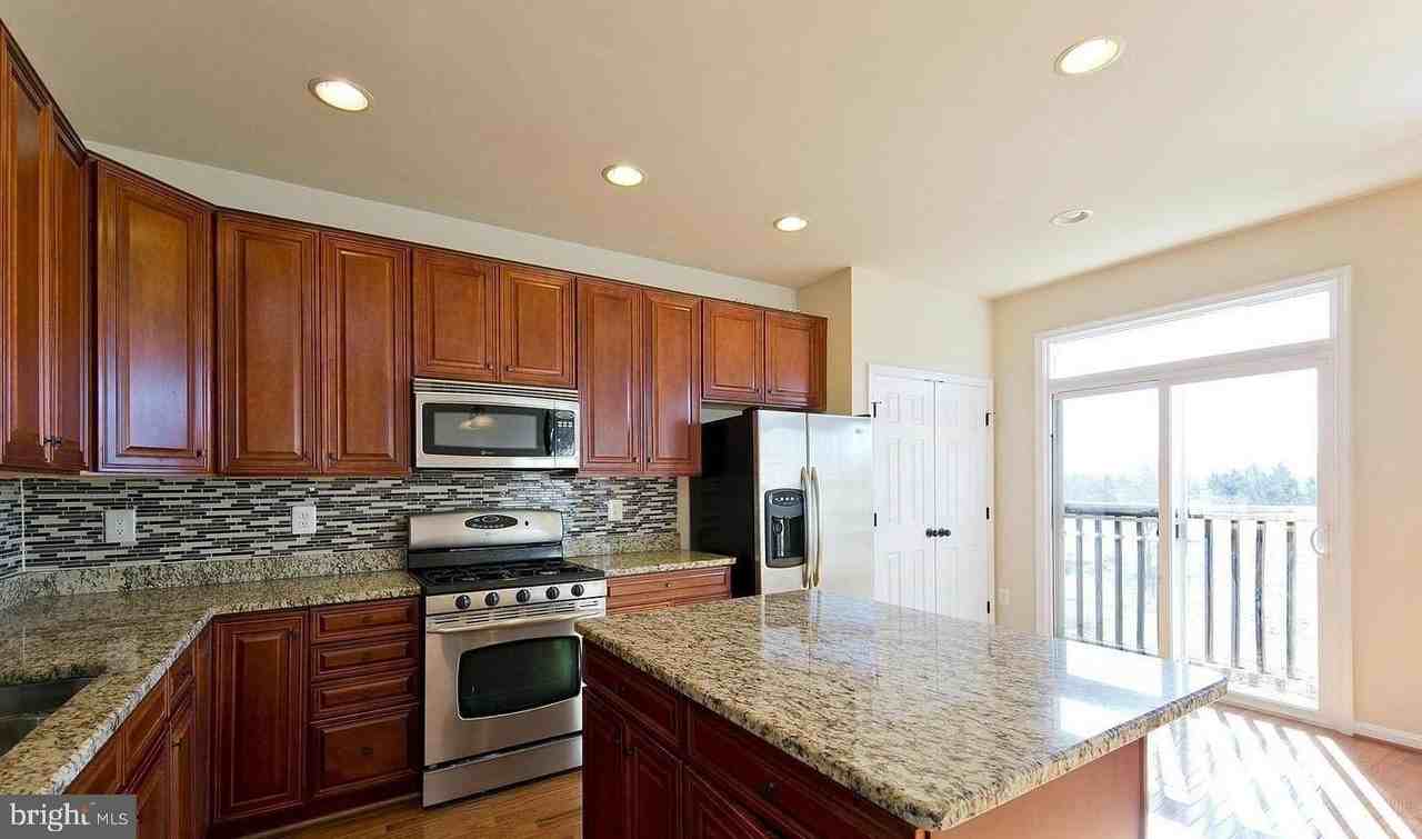 73 Spoon Sq - Photo 5 of 28