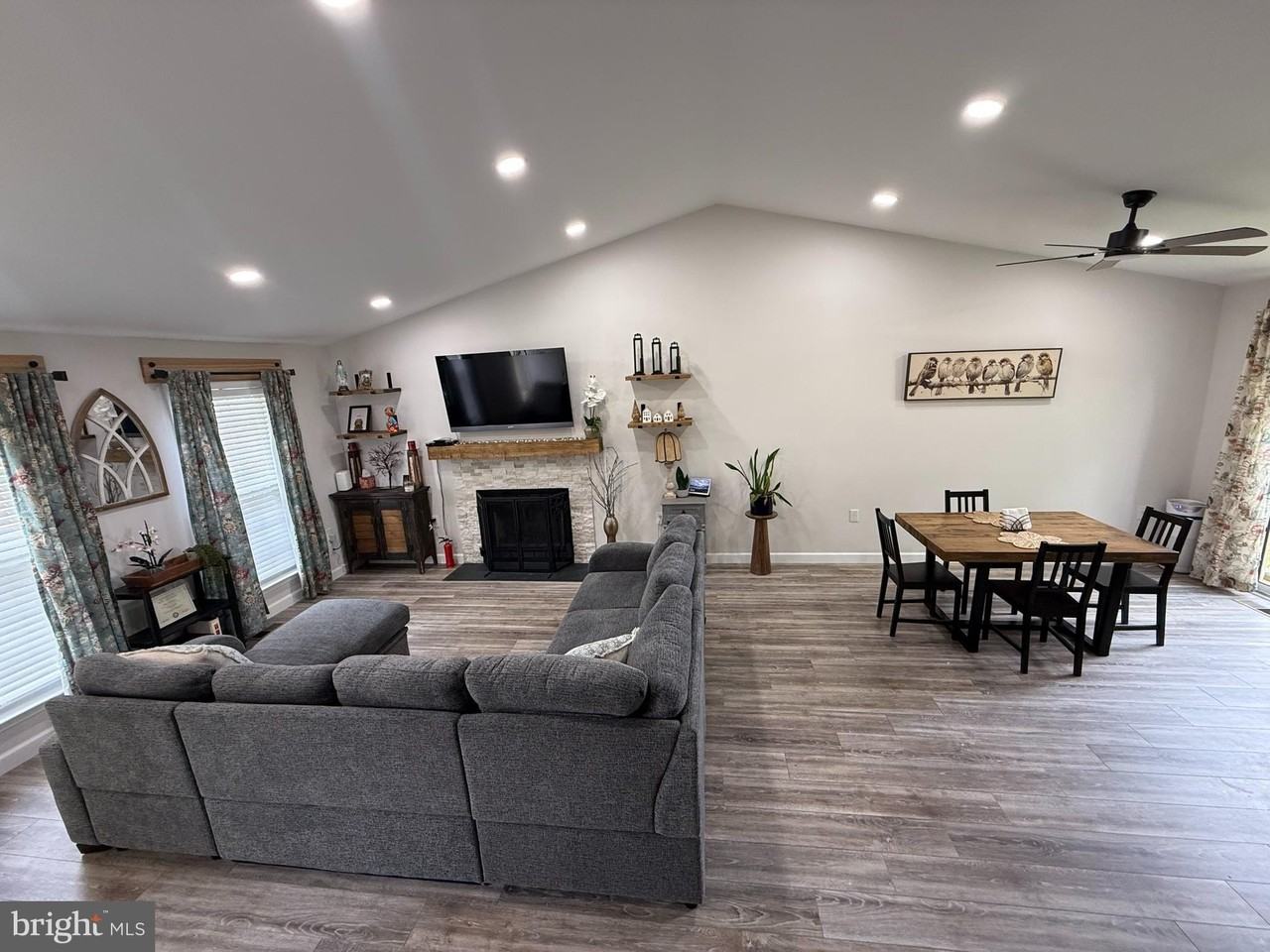 305 Crosswinds Dr - Photo 4 of 17