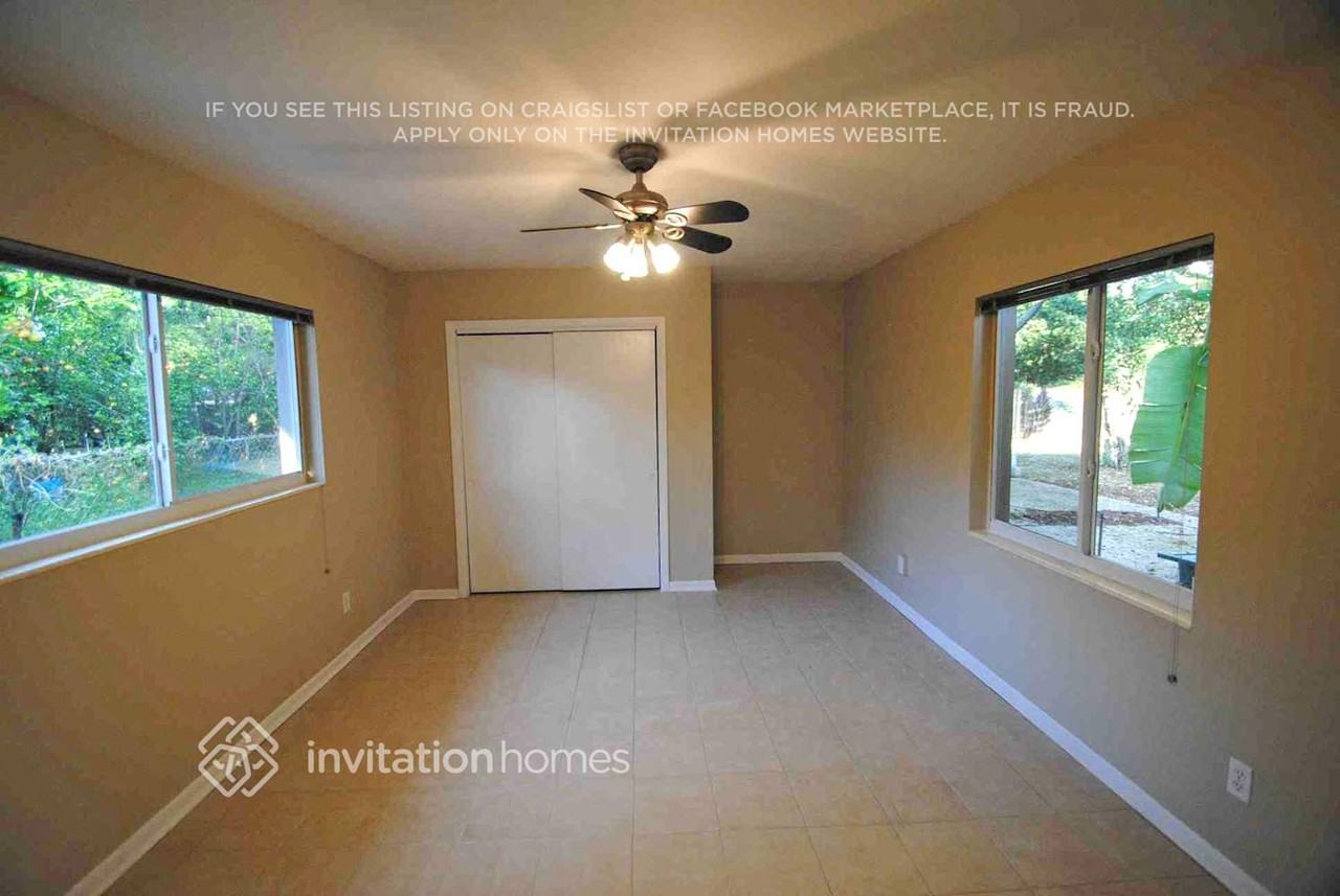 210 S Comet Ave - Photo 4 of 9