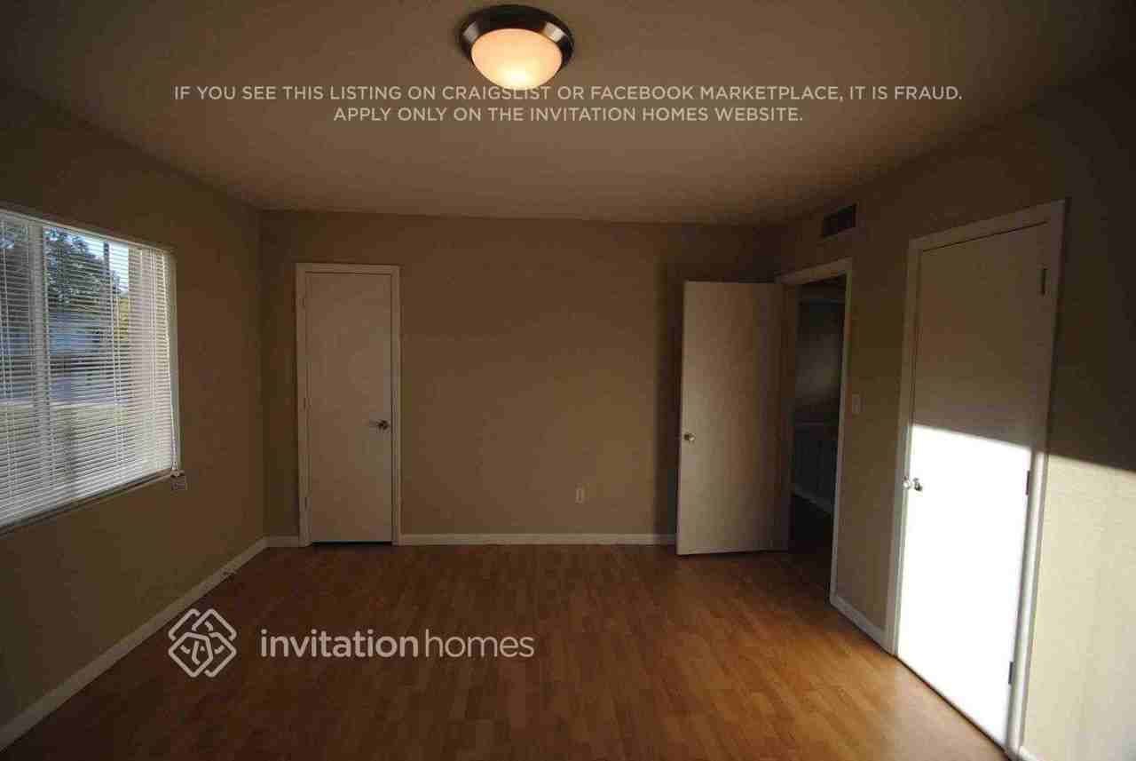 210 S Comet Ave - Photo 5 of 9