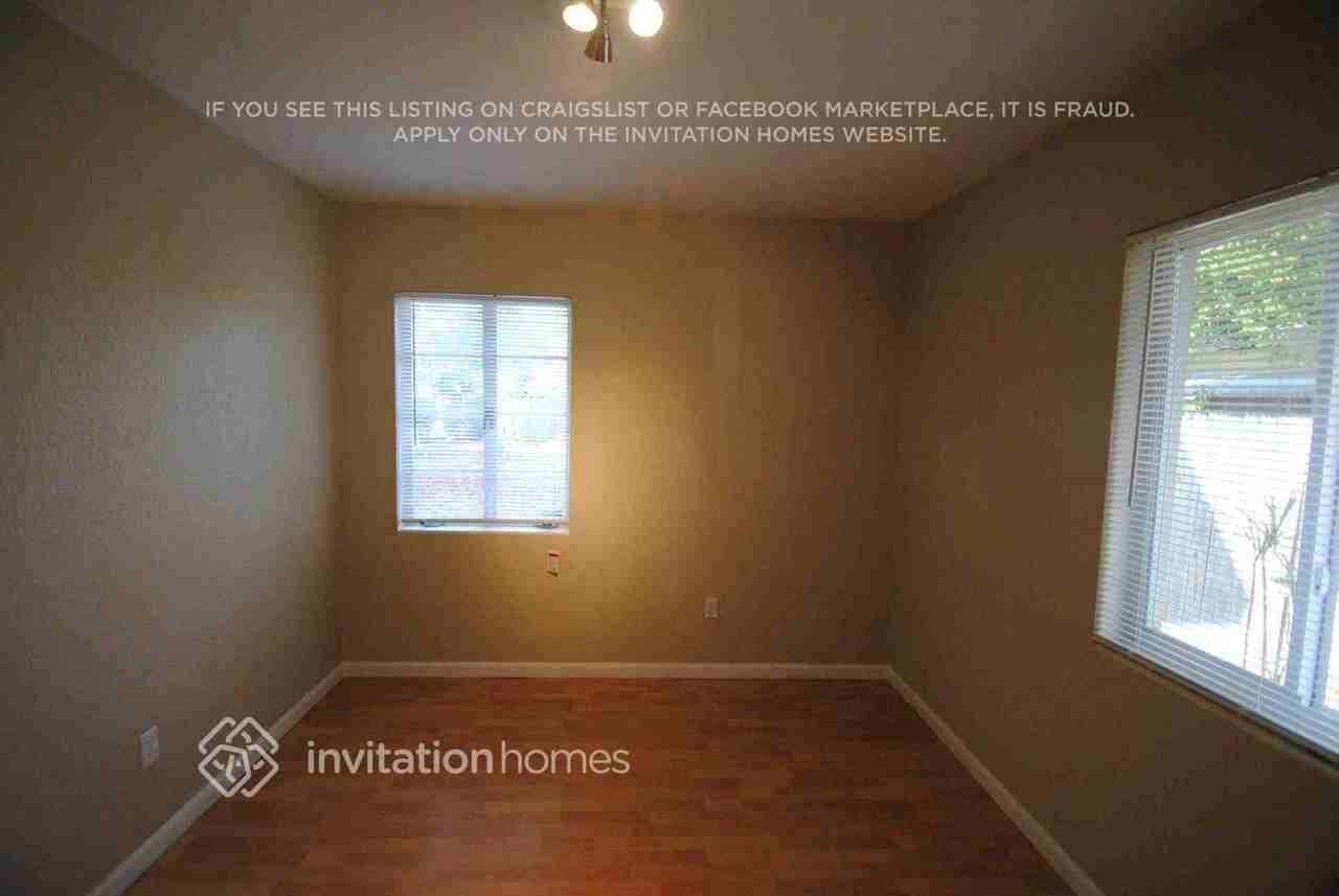 210 S Comet Ave - Photo 6 of 9
