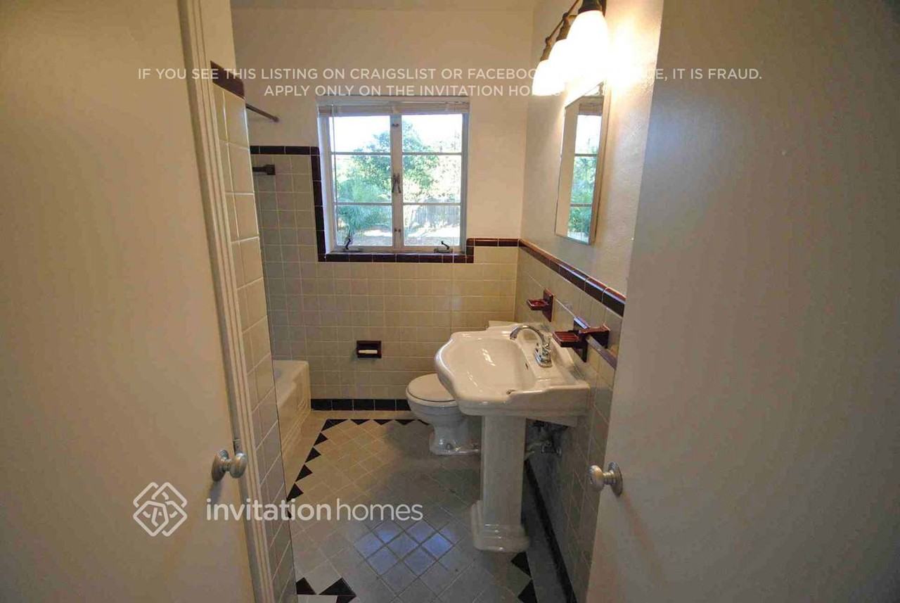 210 S Comet Ave - Photo 7 of 9