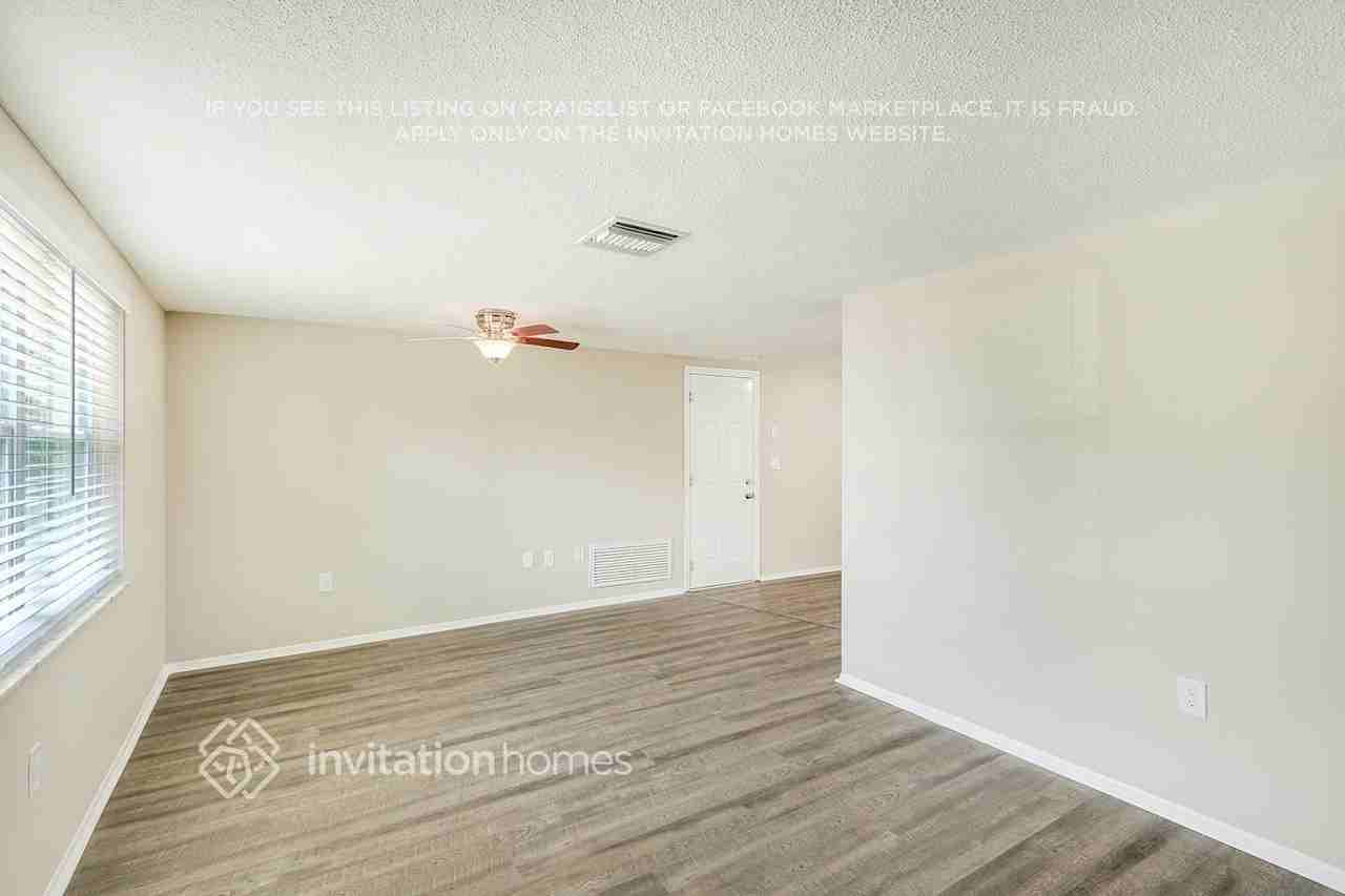 7935 Fox Hollow Dr - Photo 4 of 26
