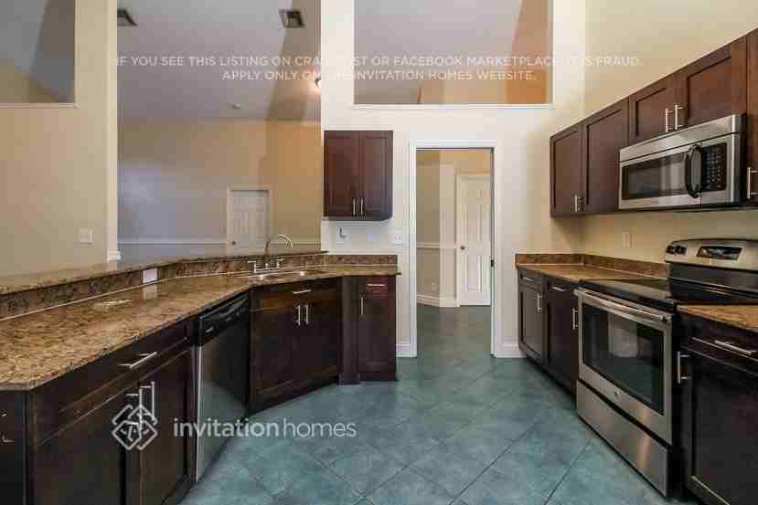6821 Nw 28th Pl - Photo 4 of 14