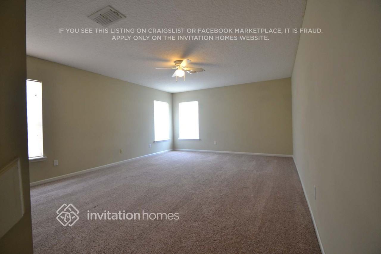 3115 Wandering Oaks Dr - Photo 3 of 7