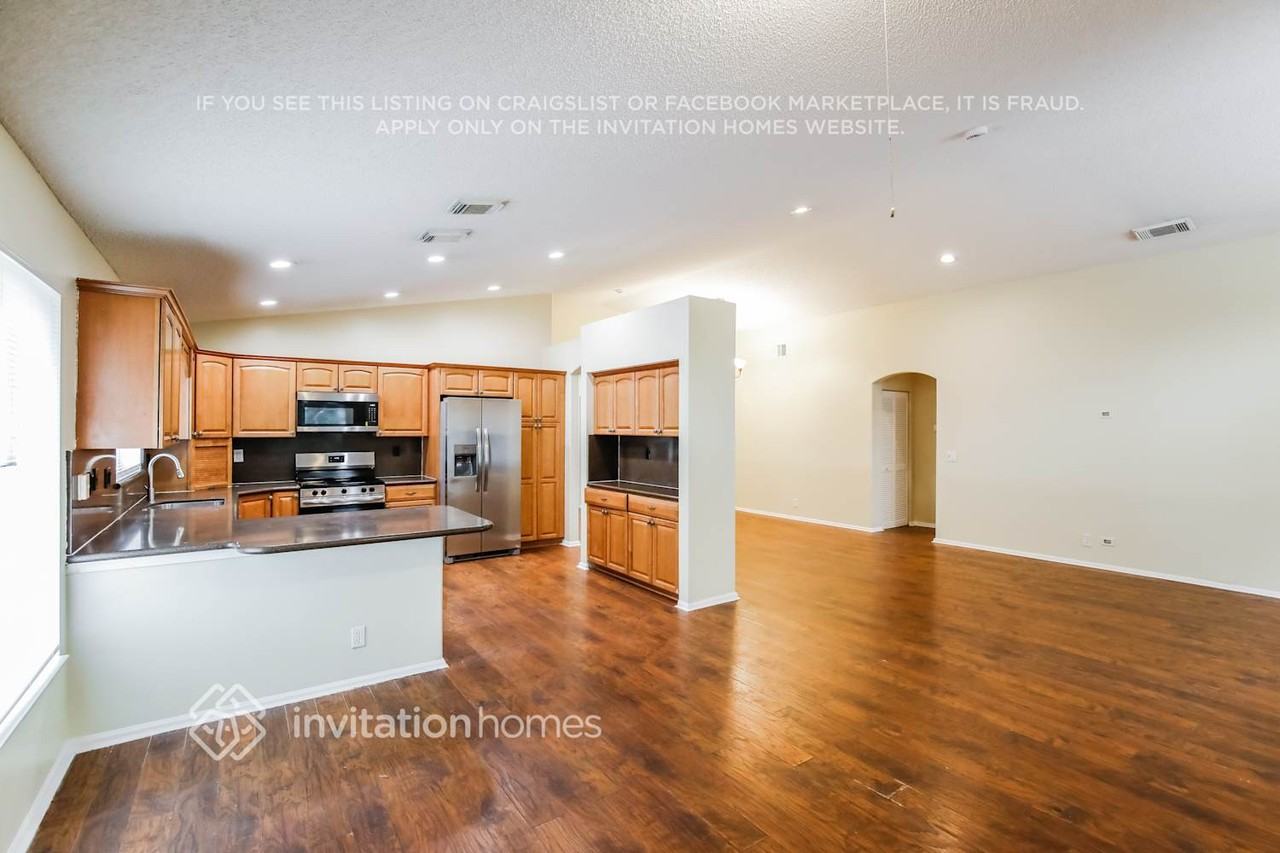 4912 Sw 32nd Way - Photo 4 of 17