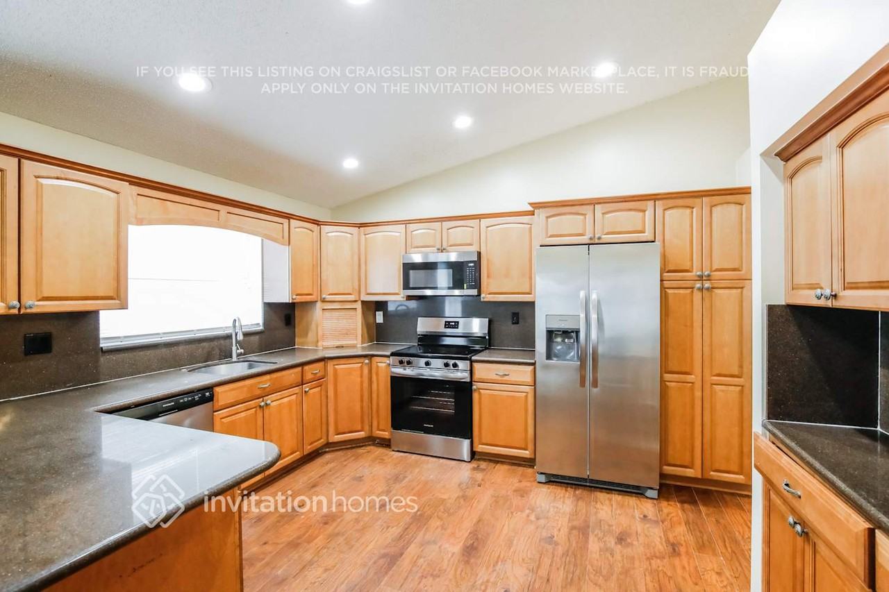 4912 Sw 32nd Way - Photo 7 of 17