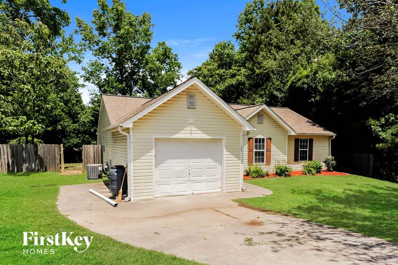 5255 Hillcrest Glenn Dr - Photo 2 of 15