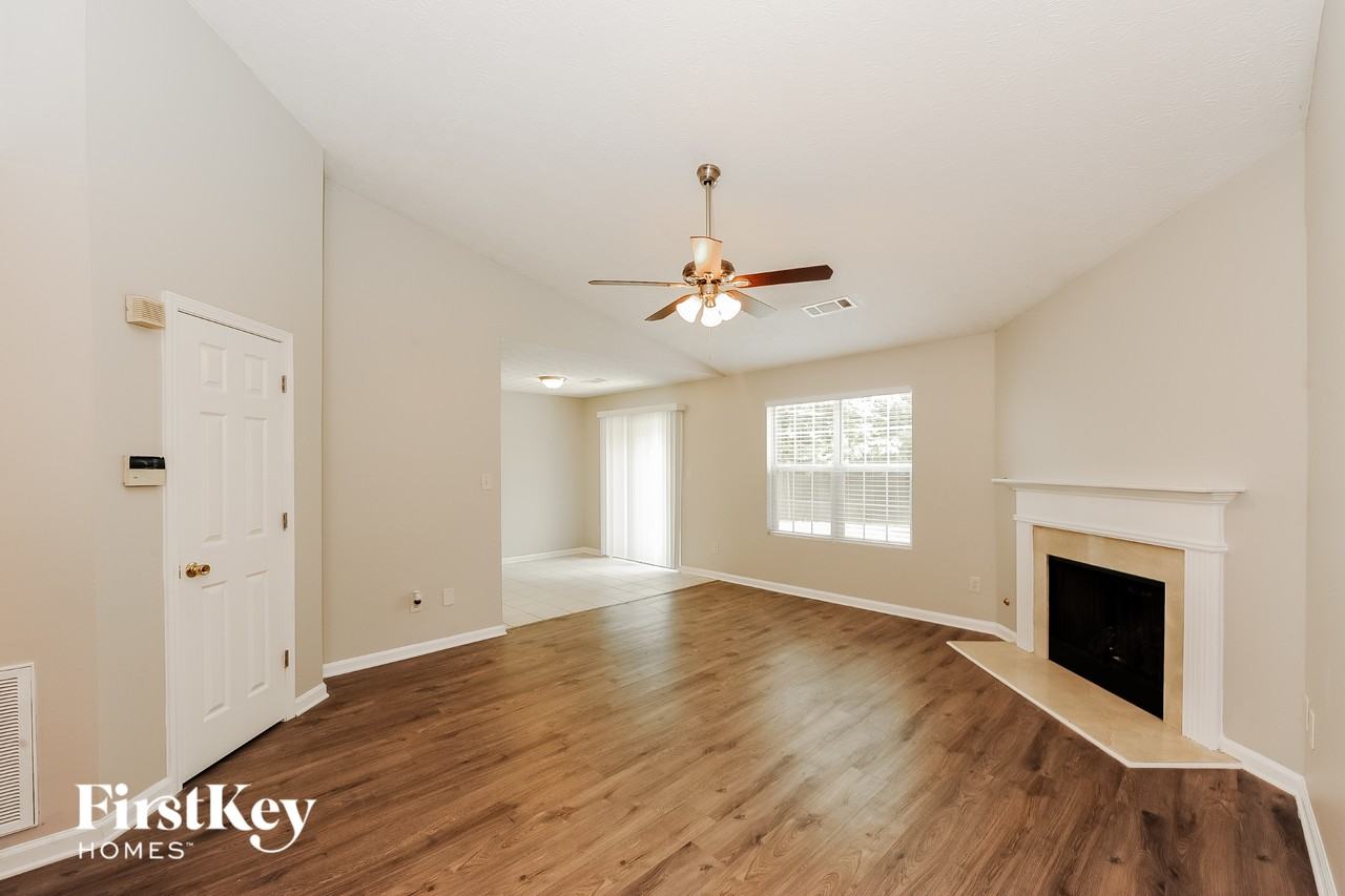 5255 Hillcrest Glenn Dr - Photo 3 of 15