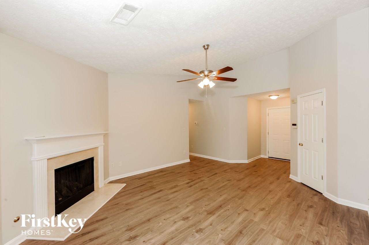 5255 Hillcrest Glenn Dr - Photo 4 of 15