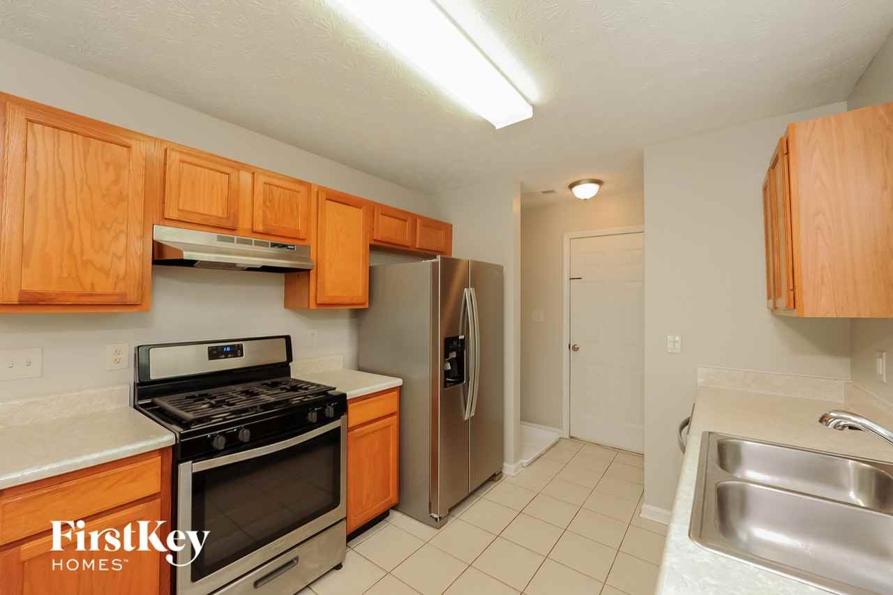 5255 Hillcrest Glenn Dr - Photo 5 of 15