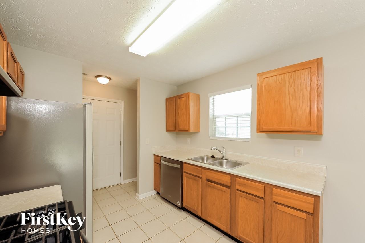 5255 Hillcrest Glenn Dr - Photo 6 of 15