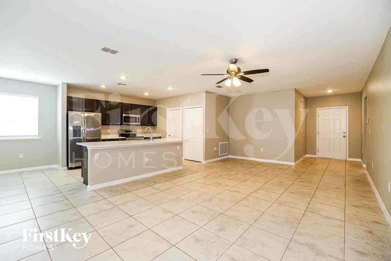 3920 Scotland St - Photo 3 of 19