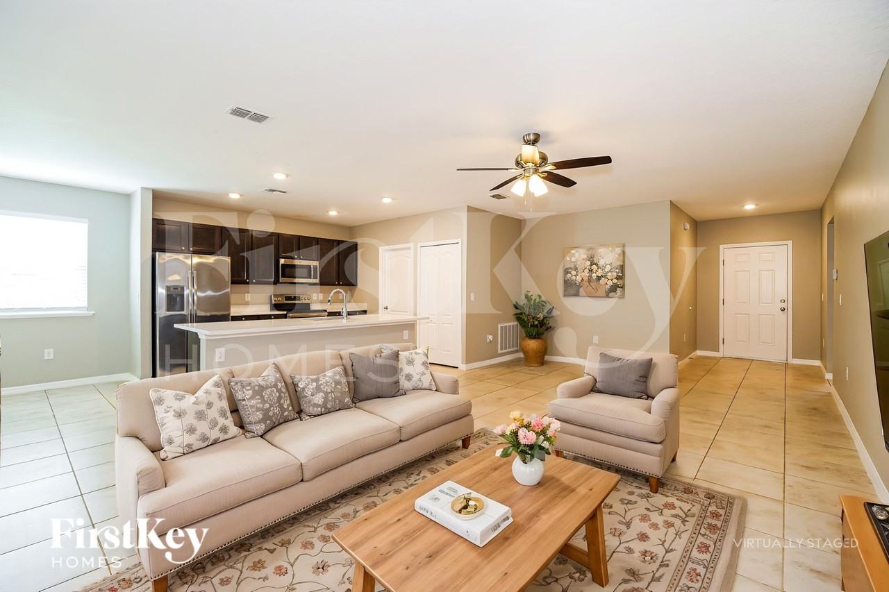 3920 Scotland St - Photo 4 of 19