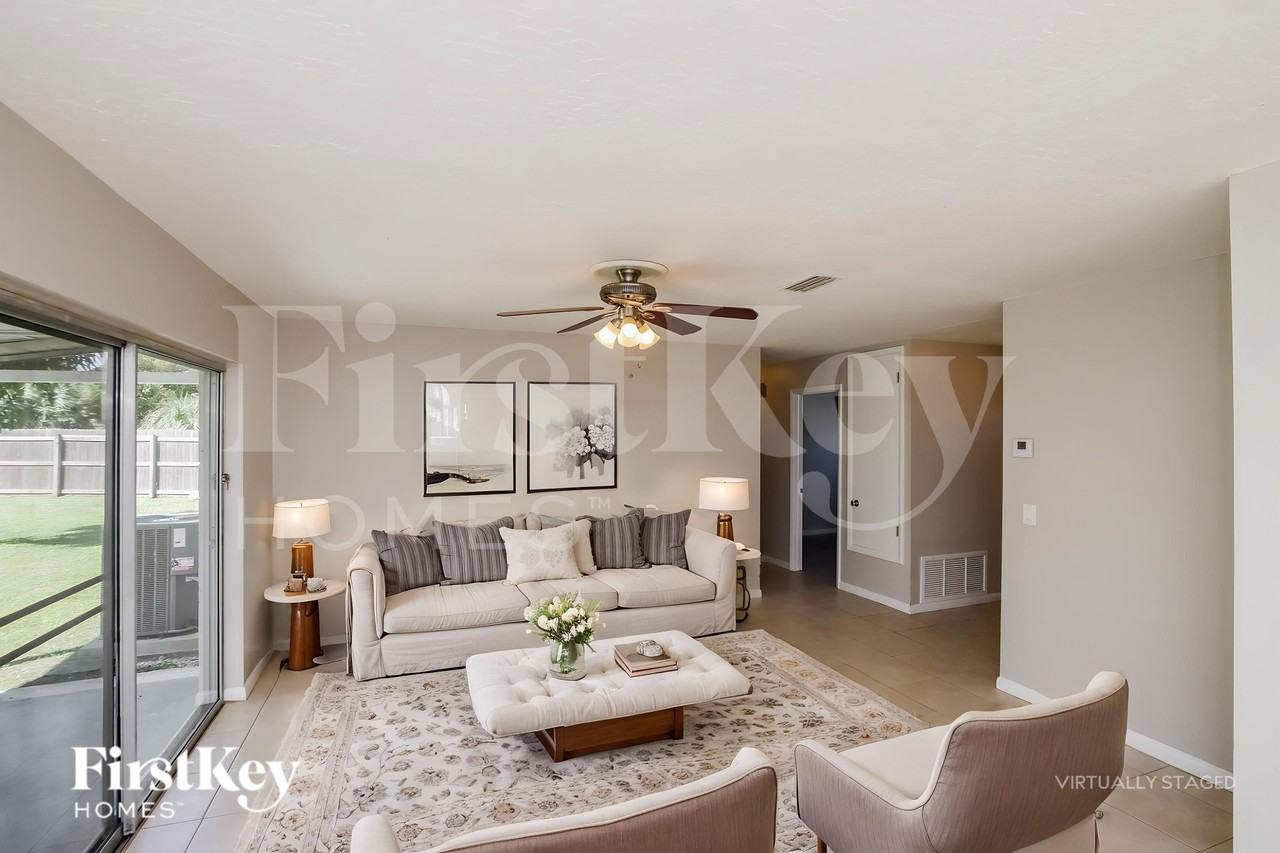 1056 Matador Dr - Photo 4 of 19