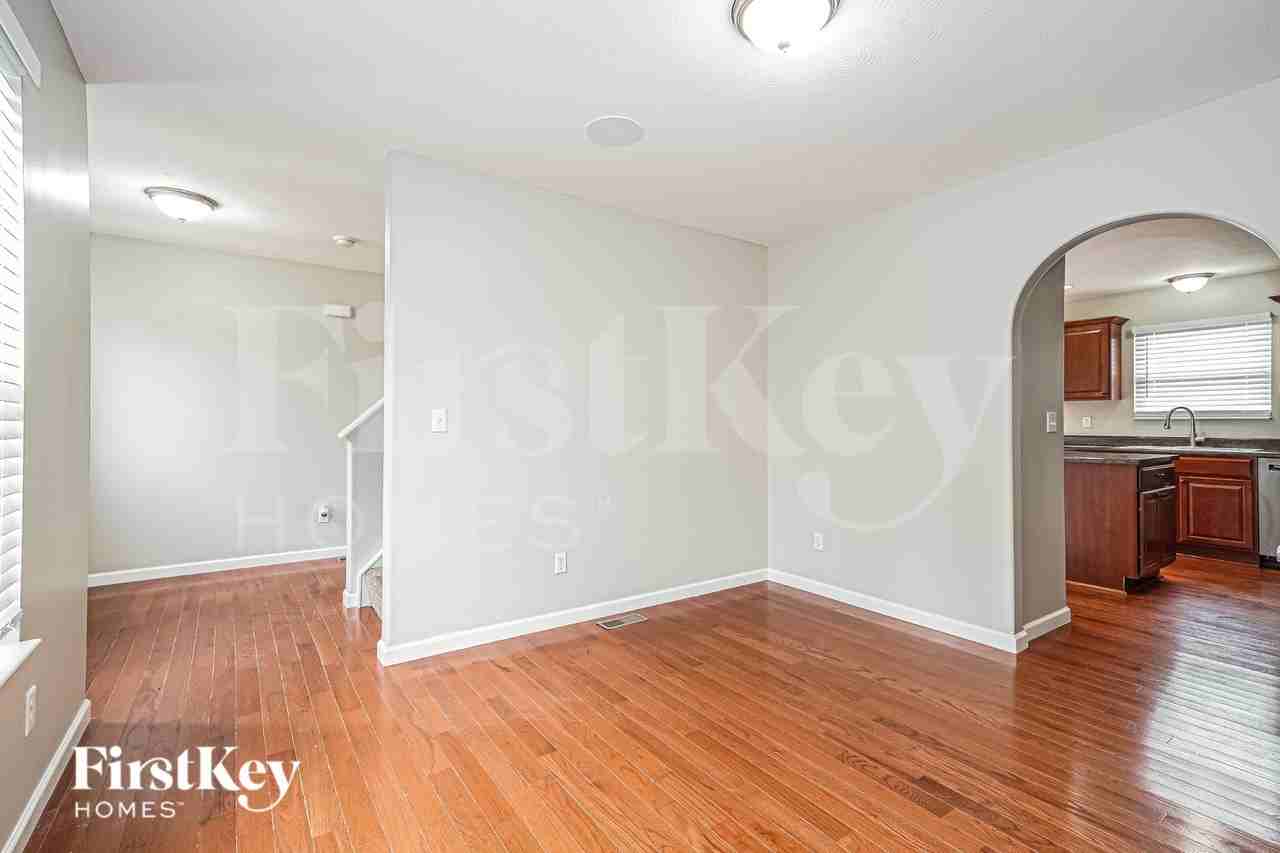 21 Hawthorne Dr - Photo 2 of 19