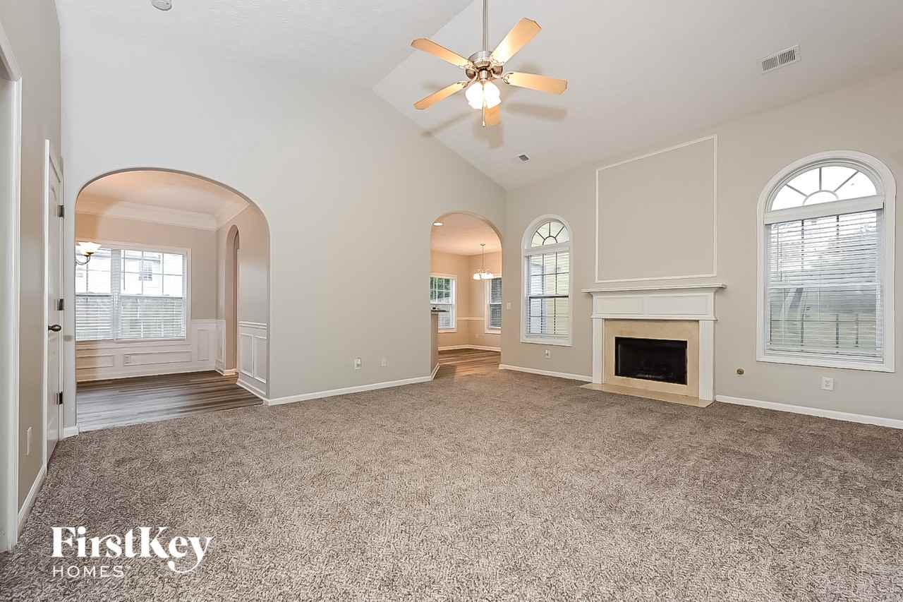 9123 Alden Dr - Photo 2 of 15