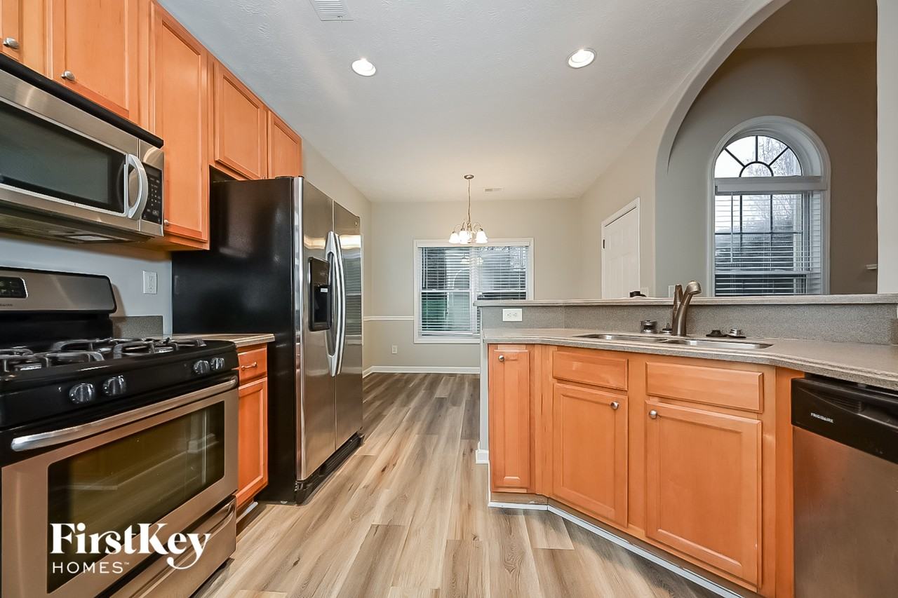 9123 Alden Dr - Photo 5 of 15