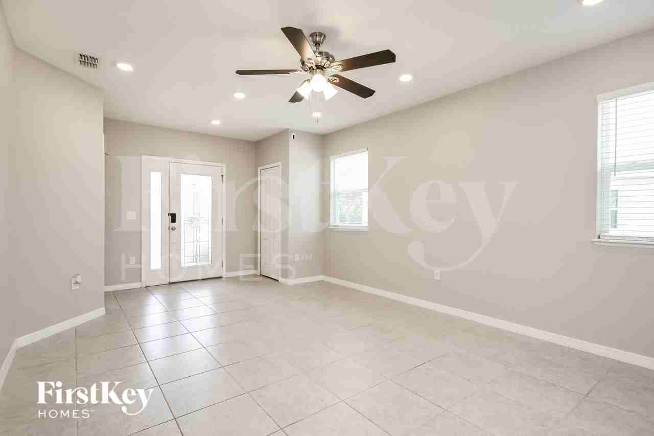 2212 Red Rock Ct - Photo 5 of 20