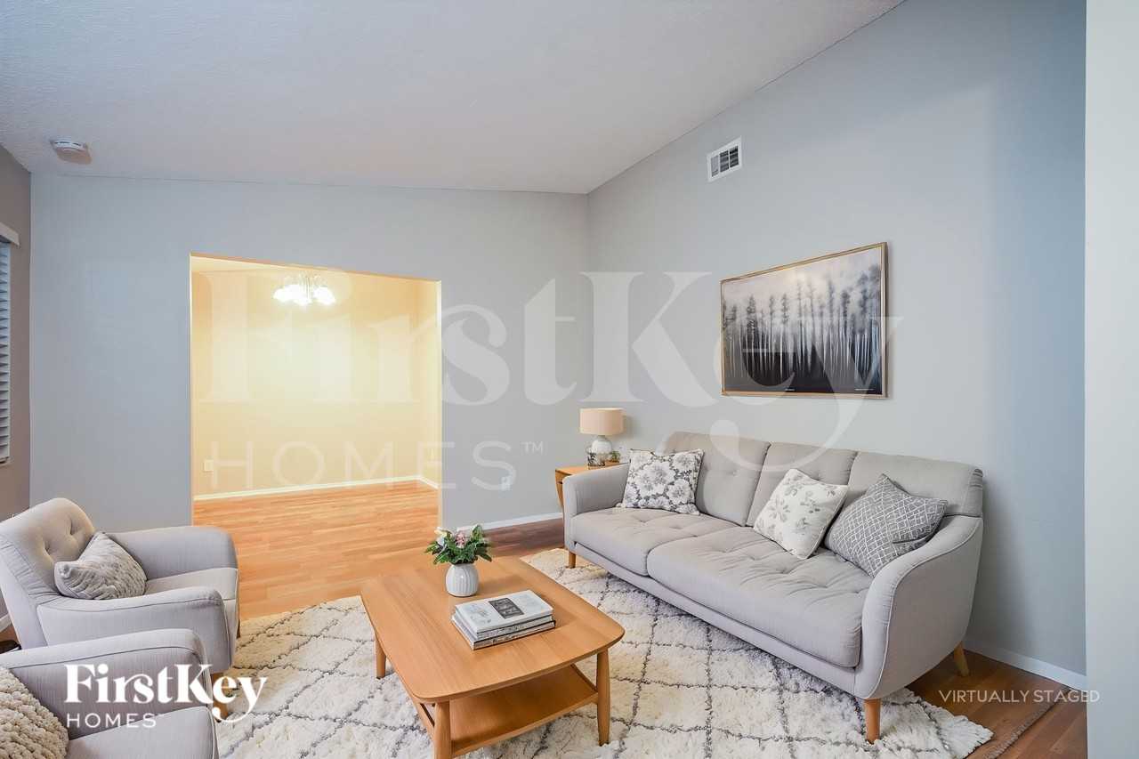 7207 Skipper Ct - Photo 4 of 19