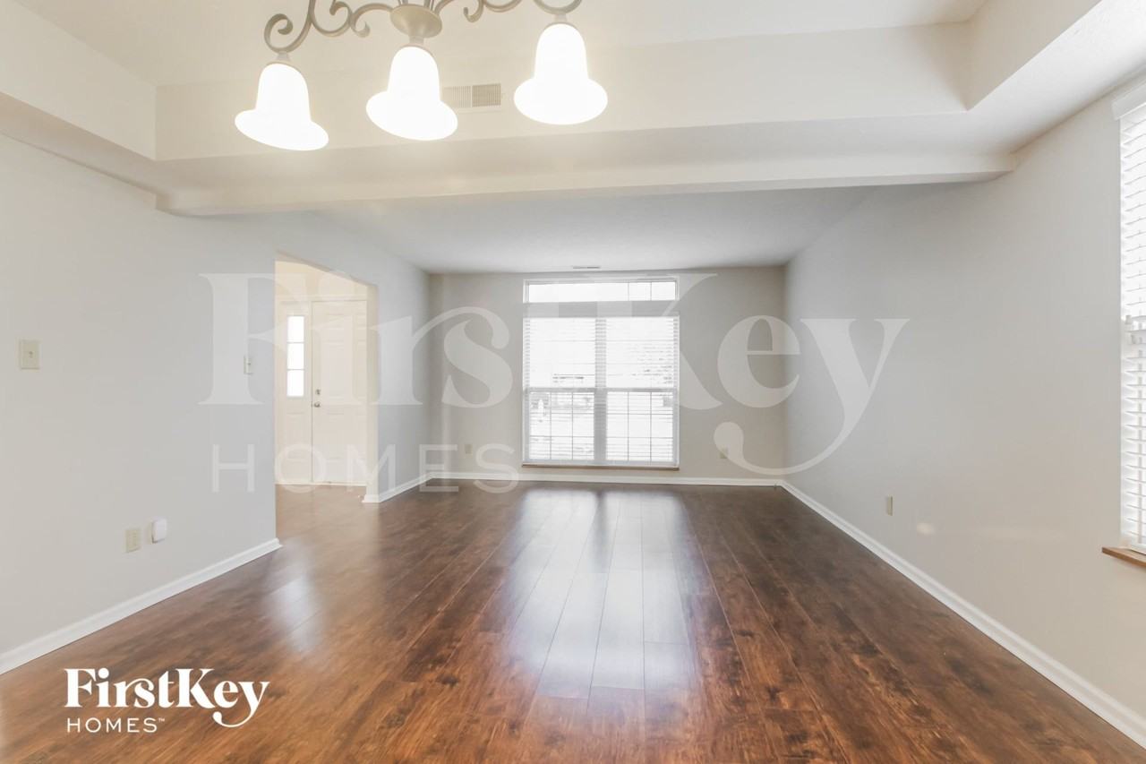 592 Hannah Pl - Photo 4 of 15