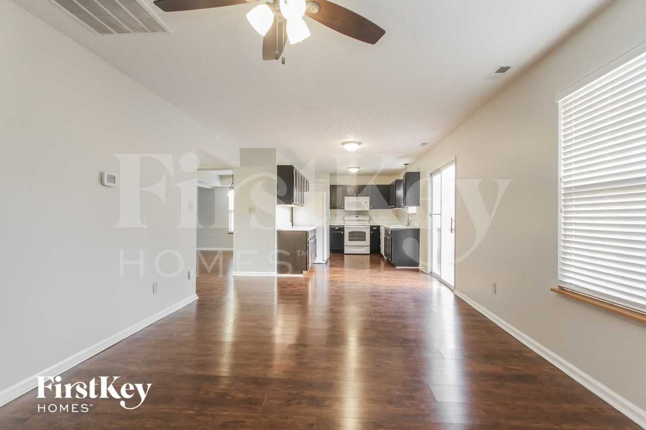 592 Hannah Pl - Photo 5 of 15
