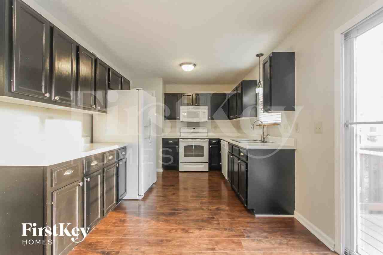 592 Hannah Pl - Photo 6 of 15