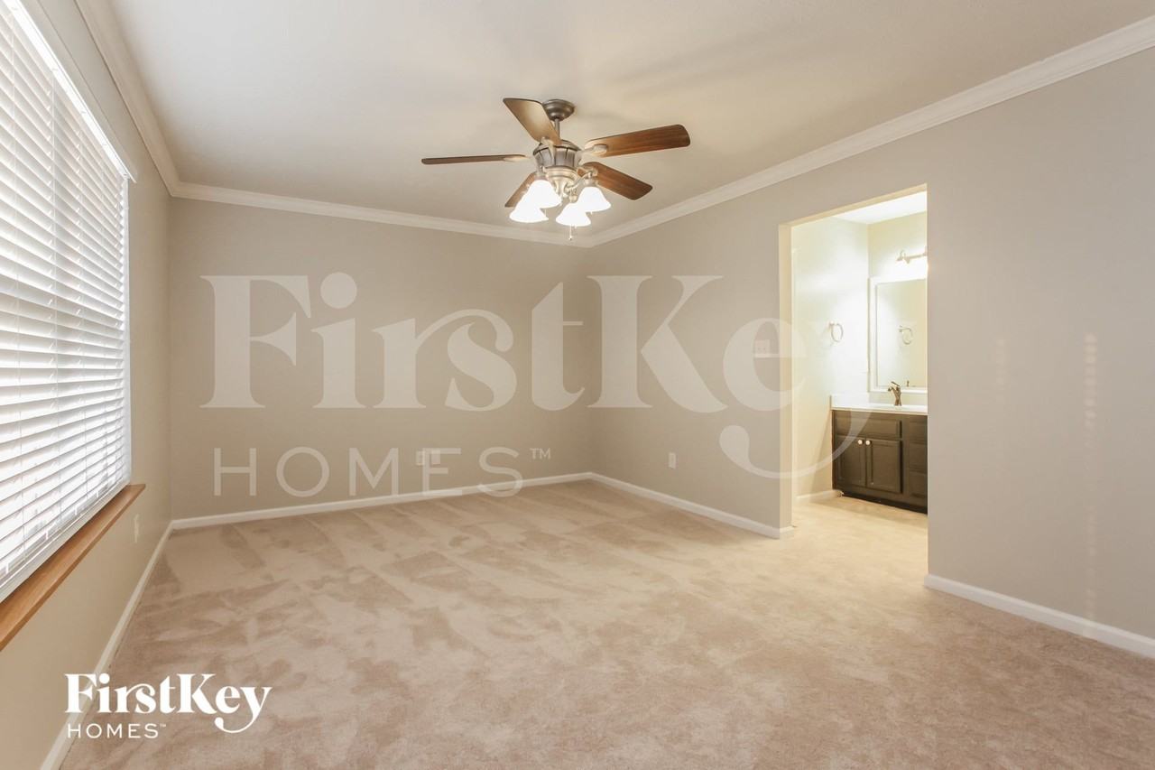 592 Hannah Pl - Photo 7 of 15