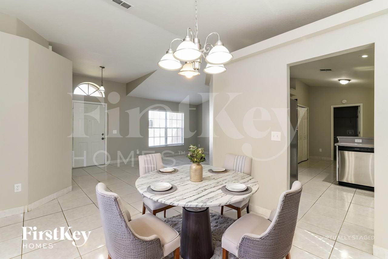 5615 Hamlin Close Rd - Photo 7 of 19