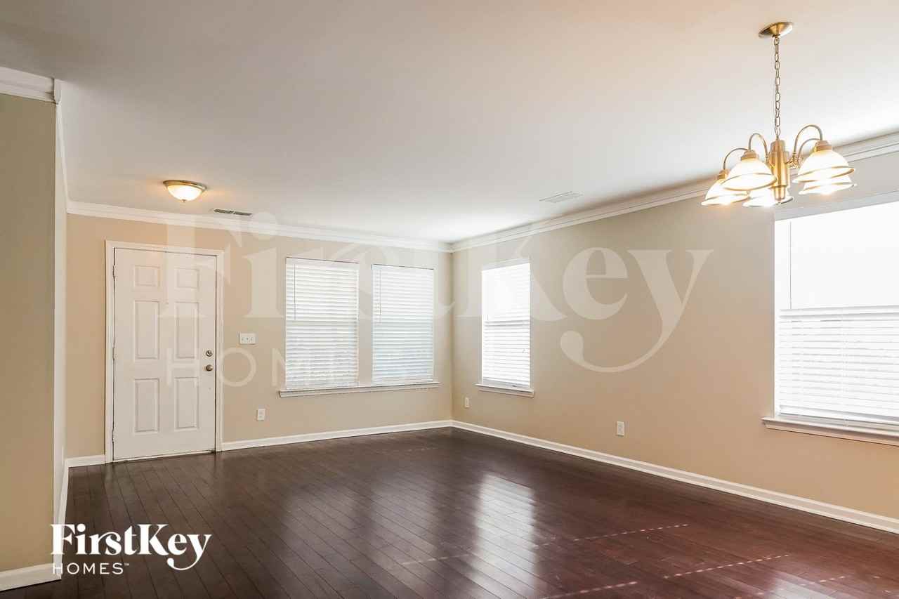 2861 Brookford Ln Sw - Photo 3 of 14