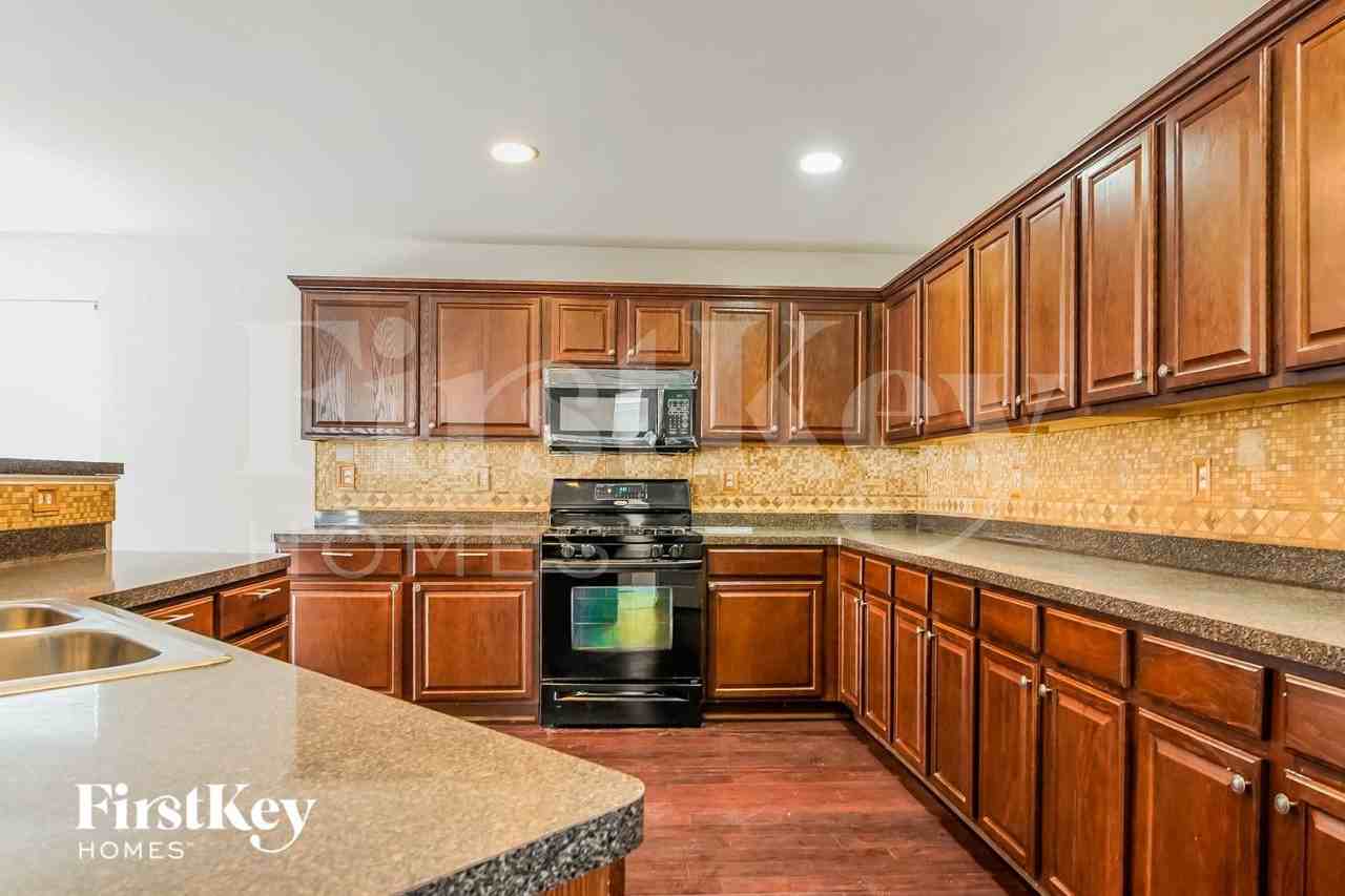 2861 Brookford Ln Sw - Photo 5 of 14