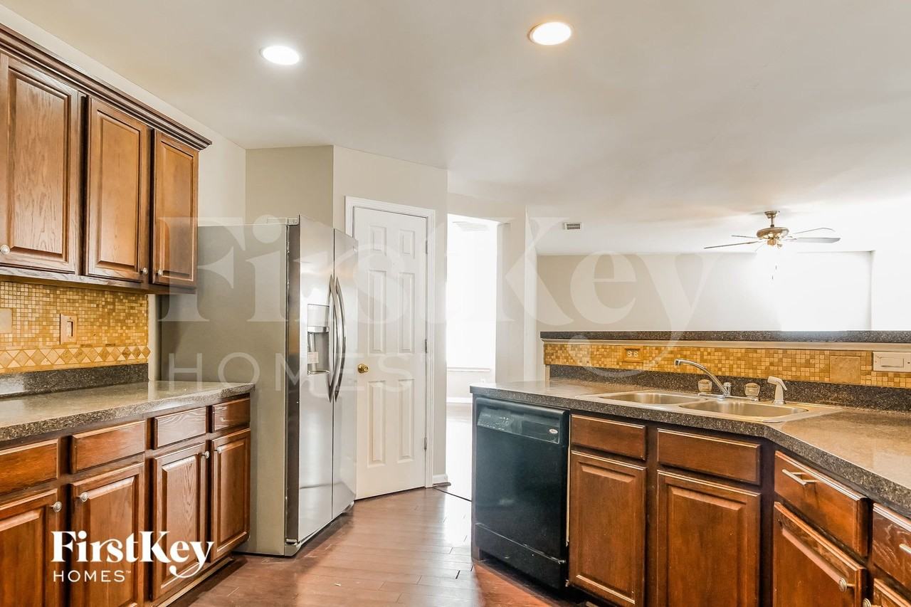 2861 Brookford Ln Sw - Photo 6 of 14