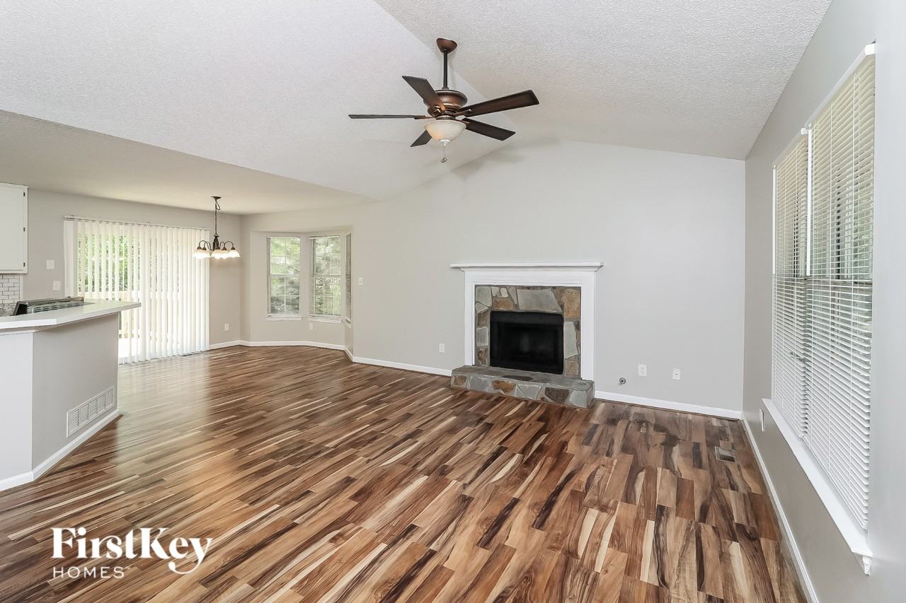 45 Collins Ln - Photo 2 of 16