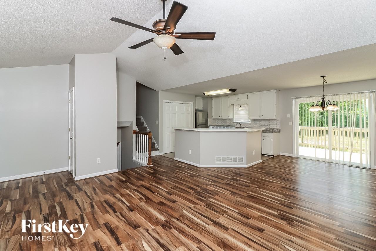 45 Collins Ln - Photo 3 of 16