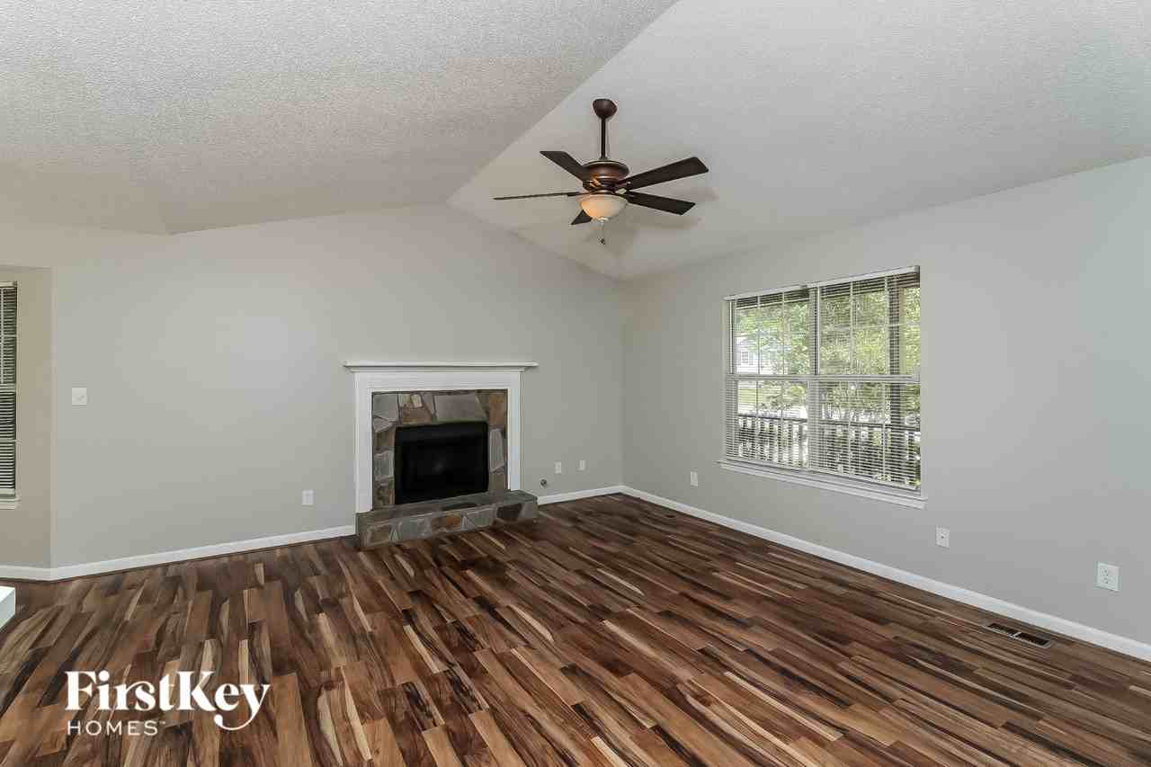 45 Collins Ln - Photo 4 of 16