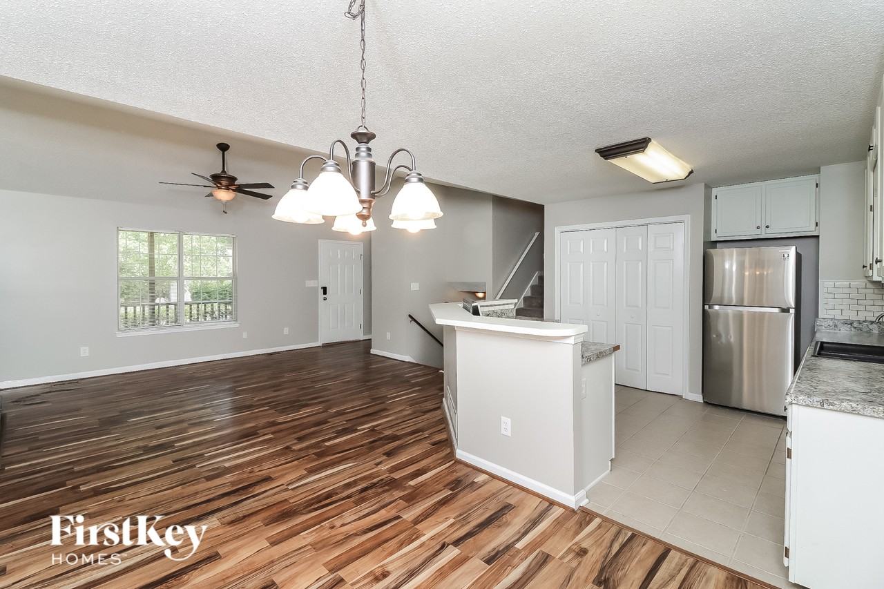 45 Collins Ln - Photo 5 of 16