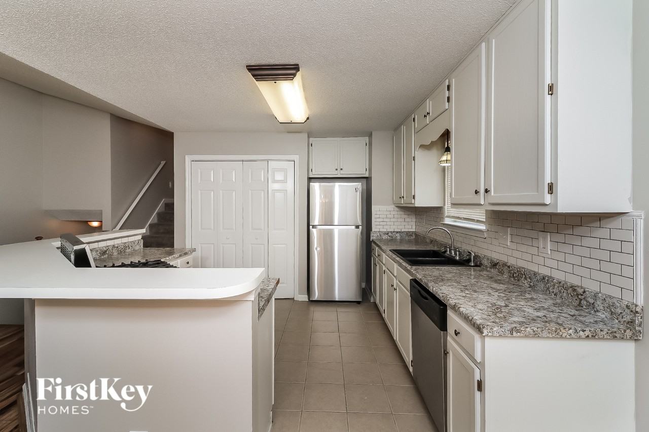 45 Collins Ln - Photo 7 of 16