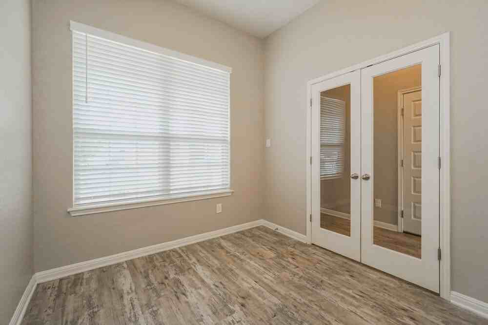 9410 Novacek Blvd - Photo 4 of 16