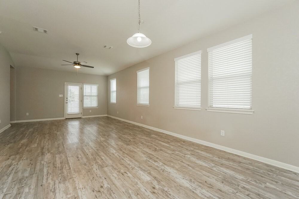 9410 Novacek Blvd - Photo 5 of 16