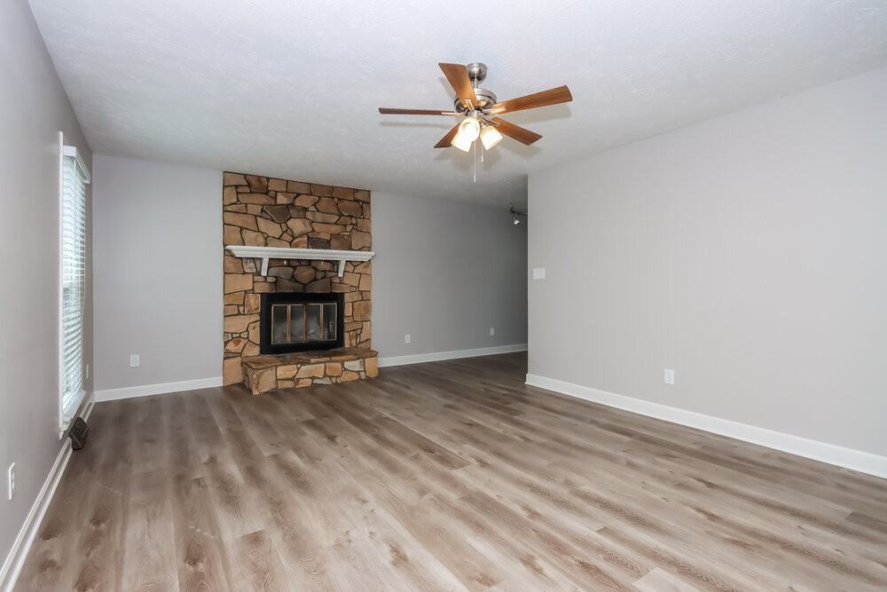 917 Oakridge Dr - Photo 6 of 18